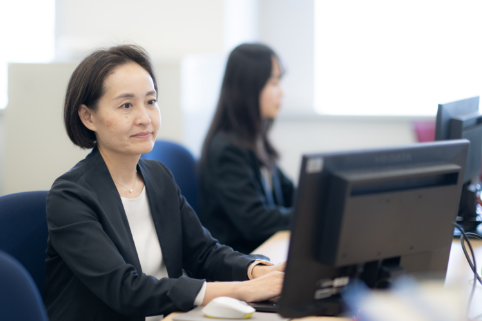 M.Sさんが業務を行う様子