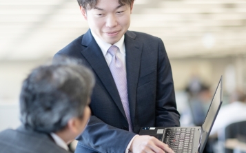 K.Yさんが話す様子